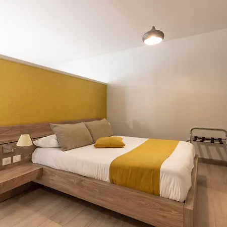 Chateau Pellisson Bed & Breakfast *