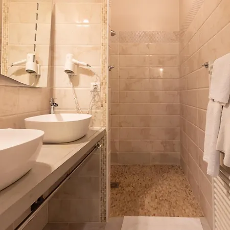 Chateau Pellisson Bed & Breakfast 3*
