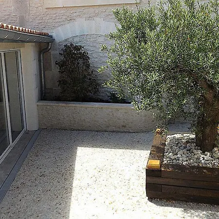 فندق مبيت وإفطار Chateau Pellisson 3*