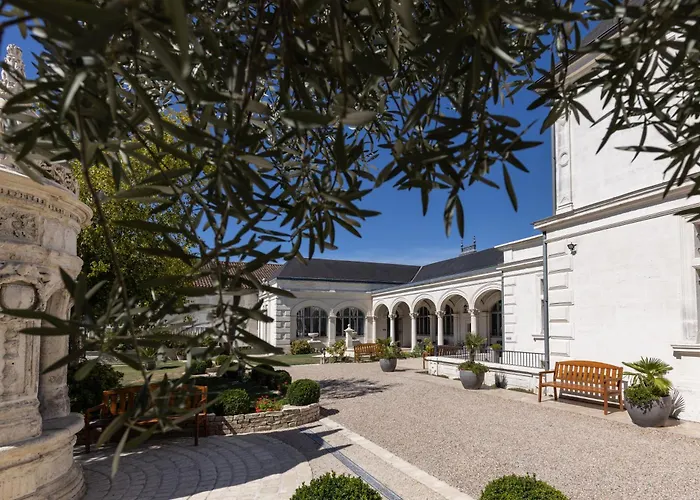 Oda ve Kahvaltı Chateau Pellisson 3*