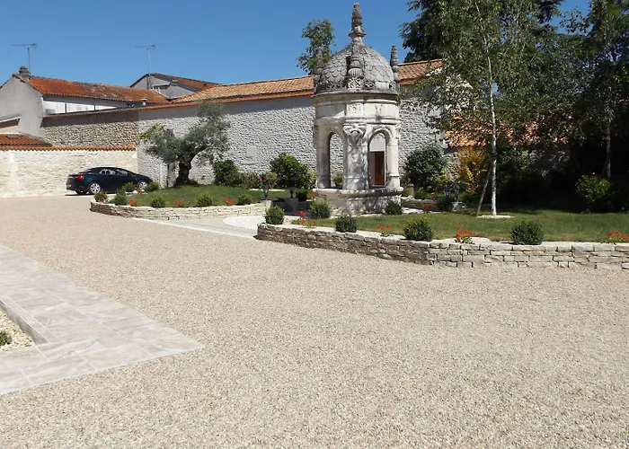 Chateau Pellisson Oda ve Kahvaltı 3*