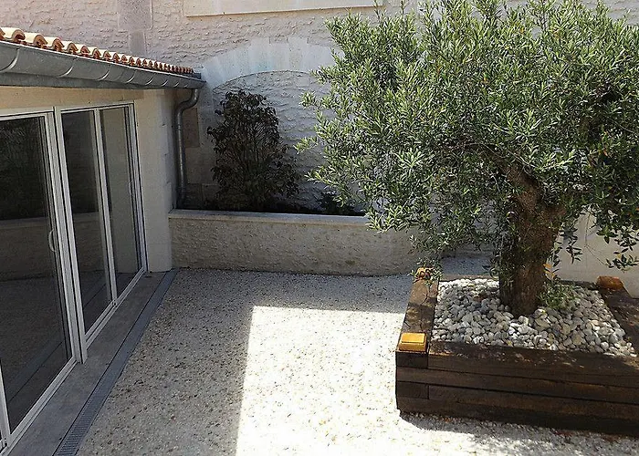 Oda ve Kahvaltı Chateau Pellisson 3*