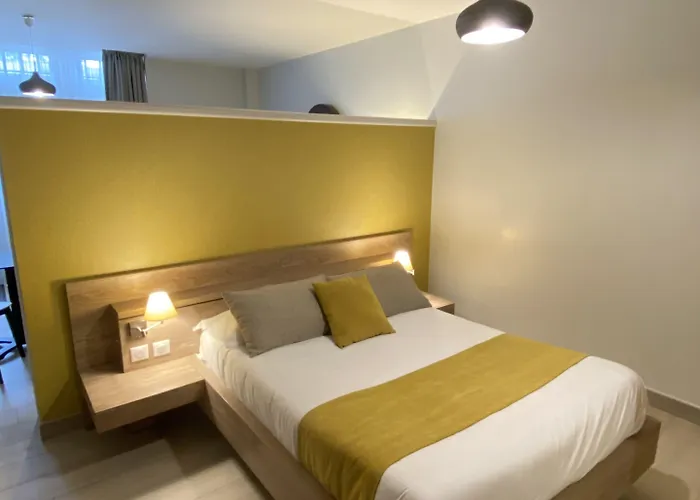 Chateau Pellisson 3* Cognac